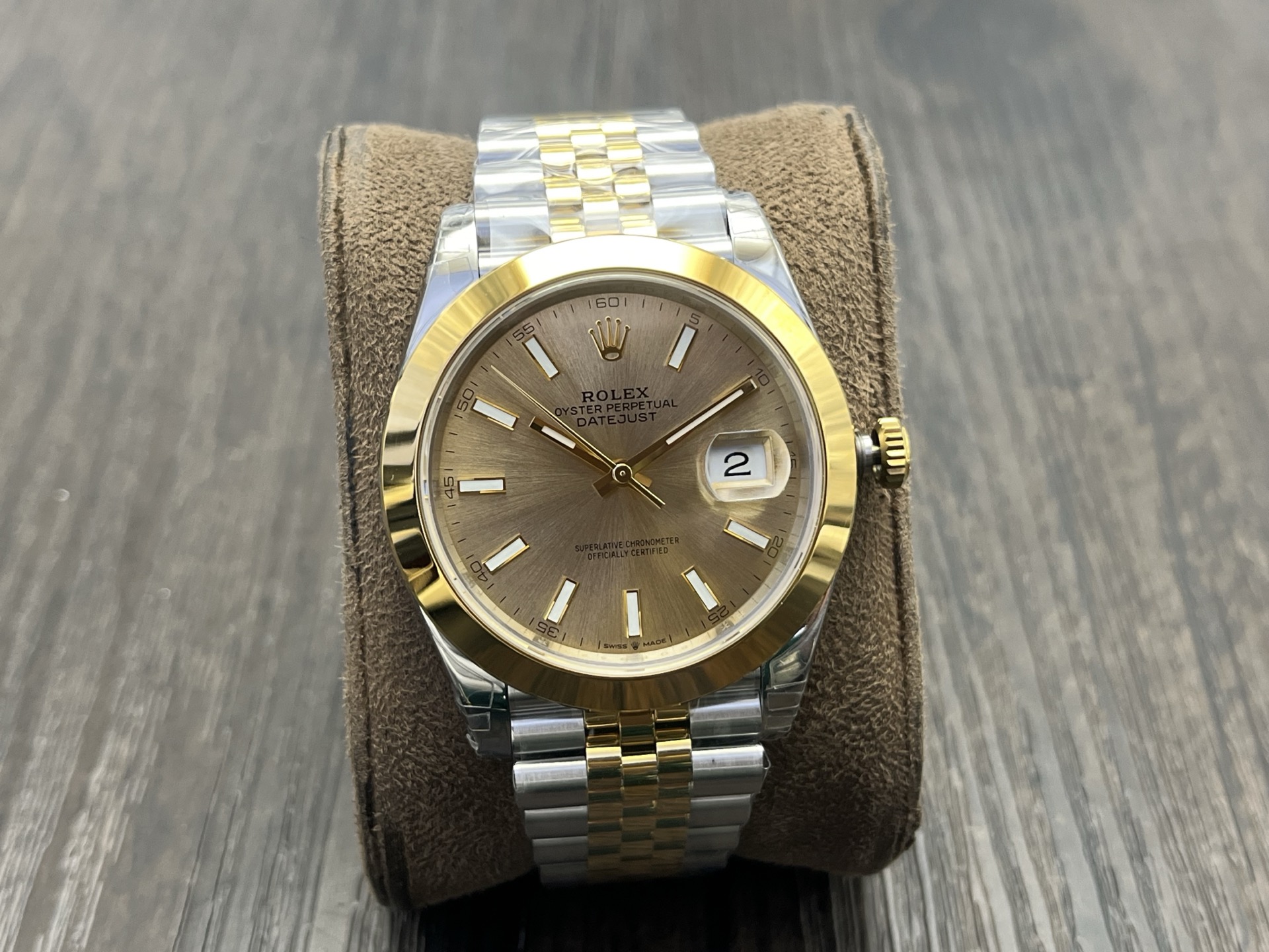 ROLEX Datejust 41 mm Gold Dial Oystersteel and Yellow Gold Men’s Watch - Image 2