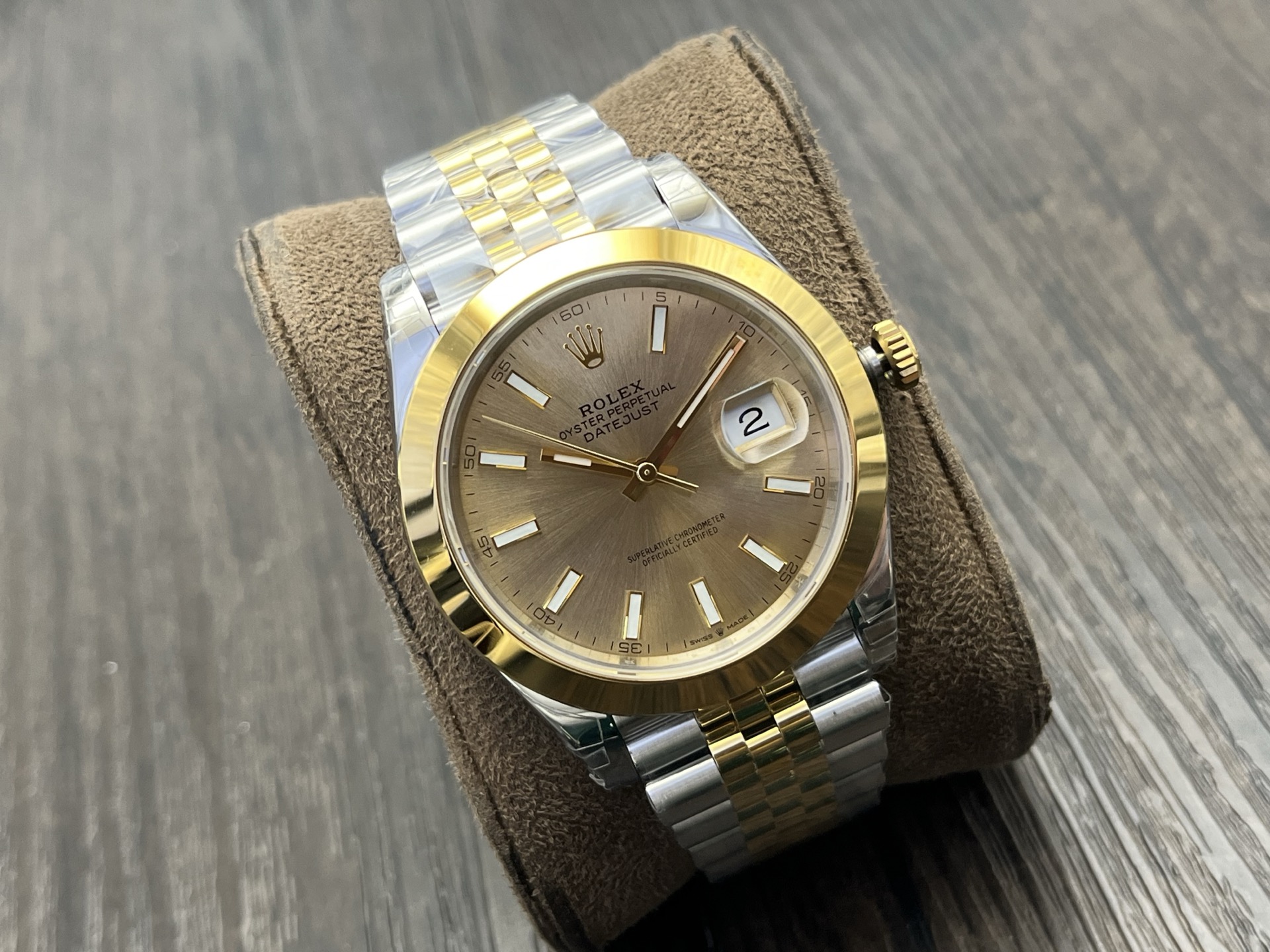 ROLEX Datejust 41 mm Gold Dial Oystersteel and Yellow Gold Men’s Watch - Image 3