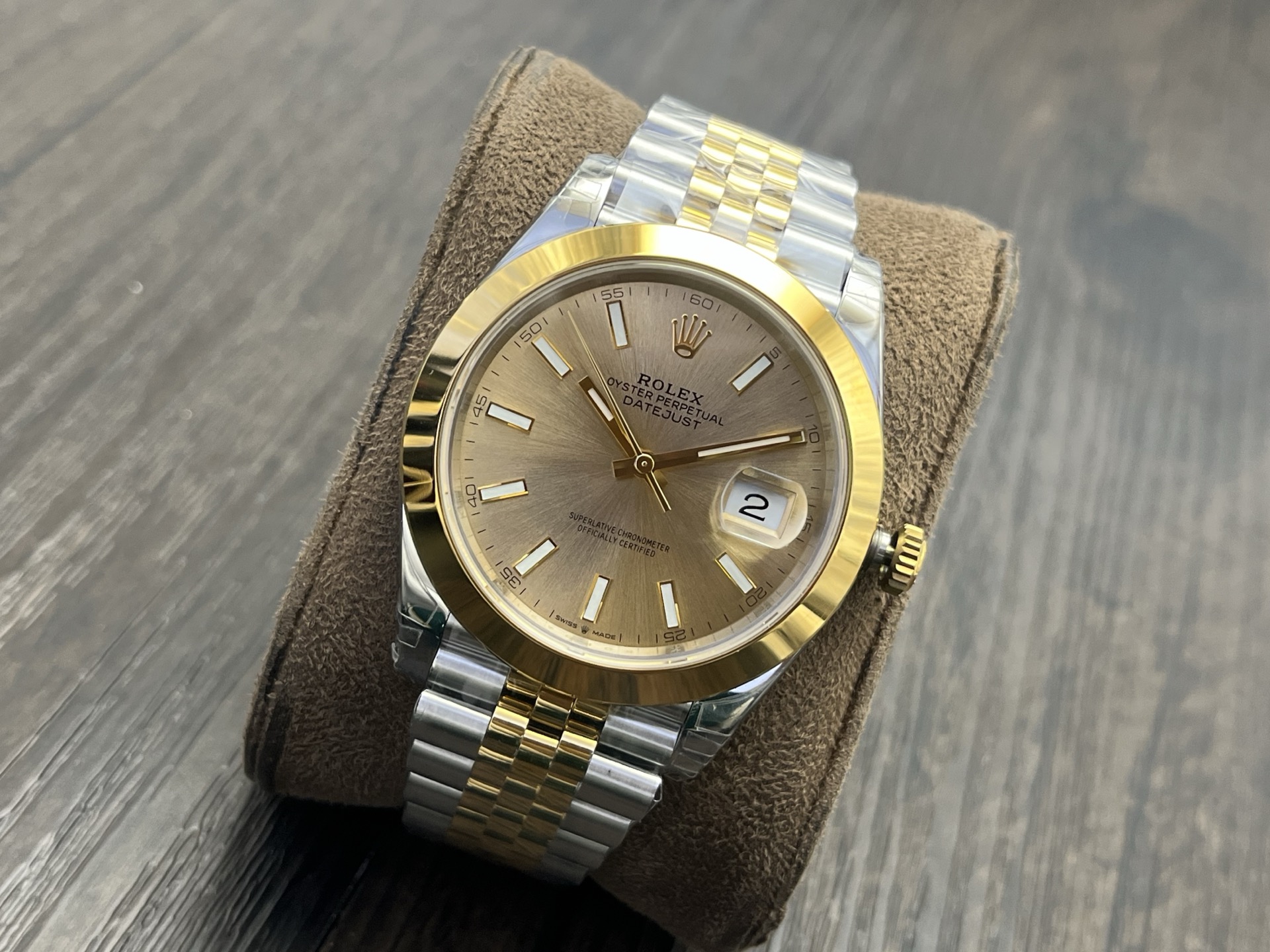 ROLEX Datejust 41 mm Gold Dial Oystersteel and Yellow Gold Men’s Watch - Image 4
