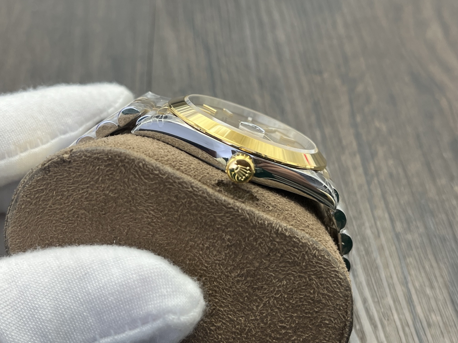 ROLEX Datejust 41 mm Gold Dial Oystersteel and Yellow Gold Men’s Watch - Image 6